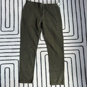 Roots Men’s Cargo Pants NWT (size 33)